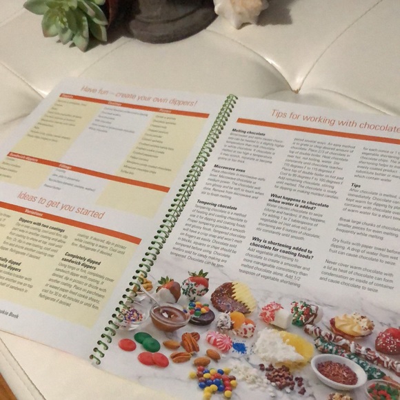 2011 We Energies Cookie Book - Picture 10 of 16